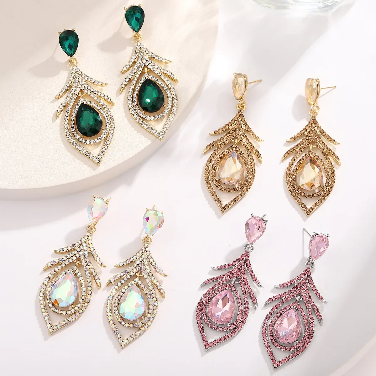 Ethnic Fashion Trends 2025 - 물방울 모양의 럭셔리 연회 주얼리 컬러